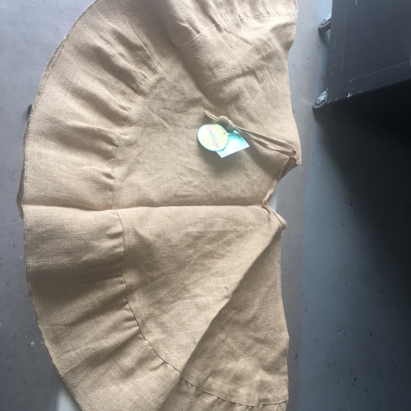 Vic & Lou Burlap tree skirt, perfect to embellish or monogram. - Picture 2 of 4